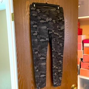 Cabi #3931 ATC Camo Legging, size M